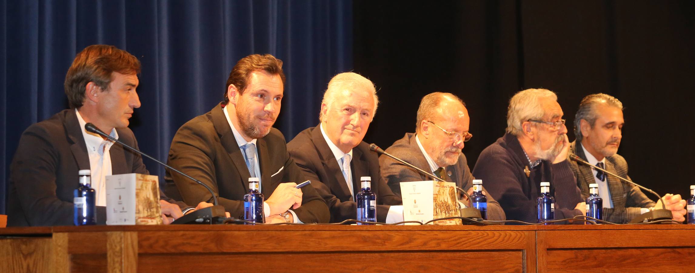 Tomás Rodríguez Bolaños, Javier León de la Riva y Óscar Puente participan en un coloquio sobre la tauromaquia