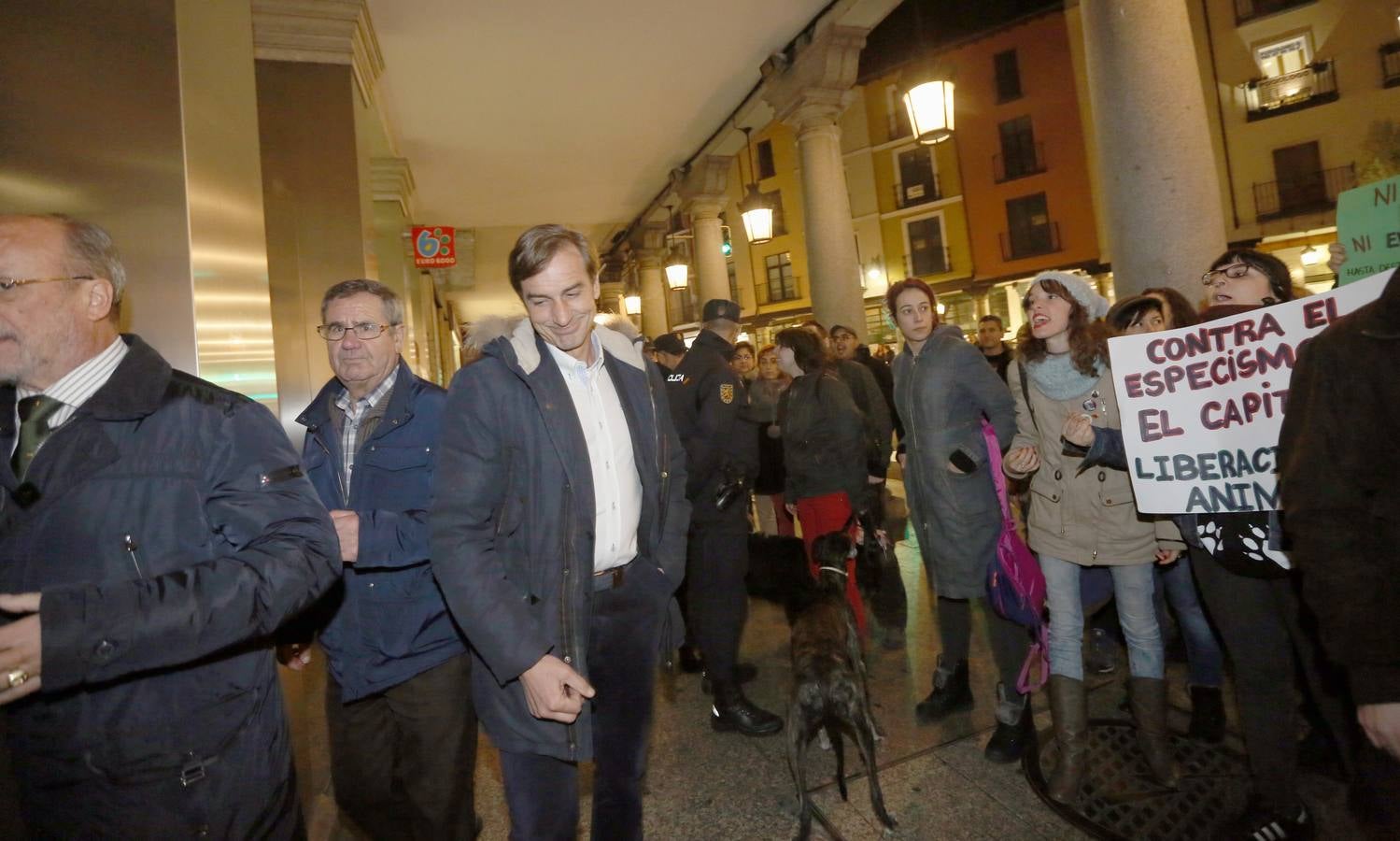 Tomás Rodríguez Bolaños, Javier León de la Riva y Óscar Puente participan en un coloquio sobre la tauromaquia