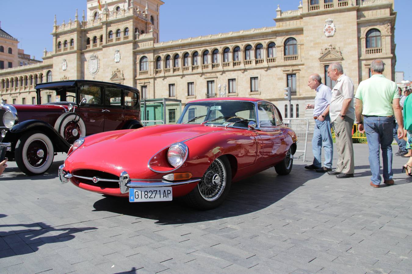 El E Type de Jaguar, uno de los más bellos automóviles de los 60 y de la historia.