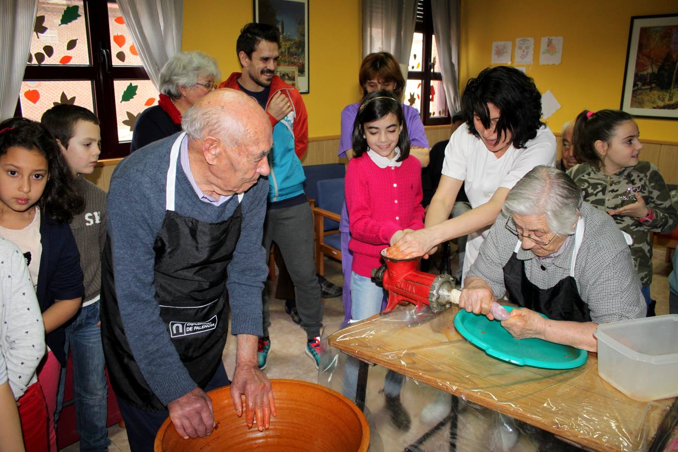 Fiesta de la Matanza en la residencia de mayores de Baltanás (Palencia)