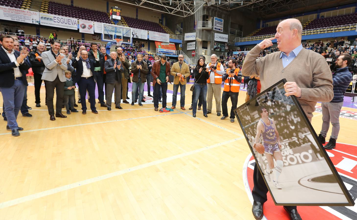 Homenaje a Quino Salvo y partido del Brico Dêpot
