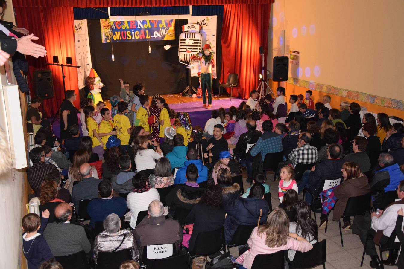 Concurso de chirigotas en los carnavales de Guardo (Palencia)