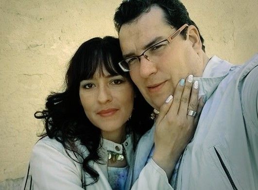 Todos los días me despierto con una tarea pendiente, ver tus bellos ojos. Mientras pasan las horas lejos de ti  sueño con tenerte entre mis brazos y poder ver tu hermosa carita y esa preciosa sonrisa que me enamora cada día. Cada segundo vivido junto a ti, es un segundo soñado desde que nací. Sentirte junto a mi cada día es un sueño hecho realidad. Por todo lo vivido, todo lo soñado y por cada segundo a tu lado. Te amo.