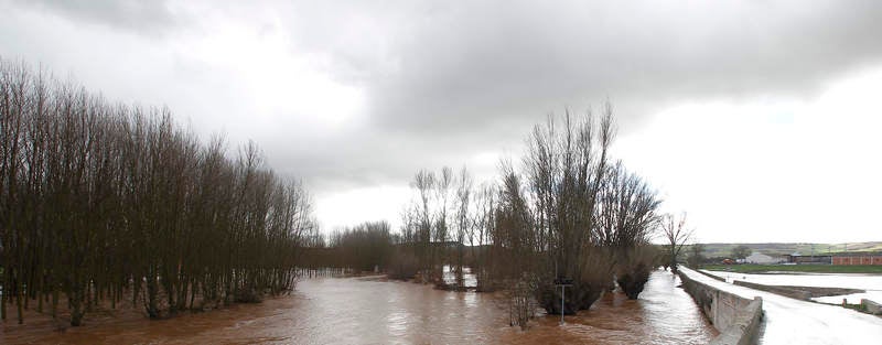 Desbordamiento del río Arlanza a su paso por Palenzuela (Palencia)