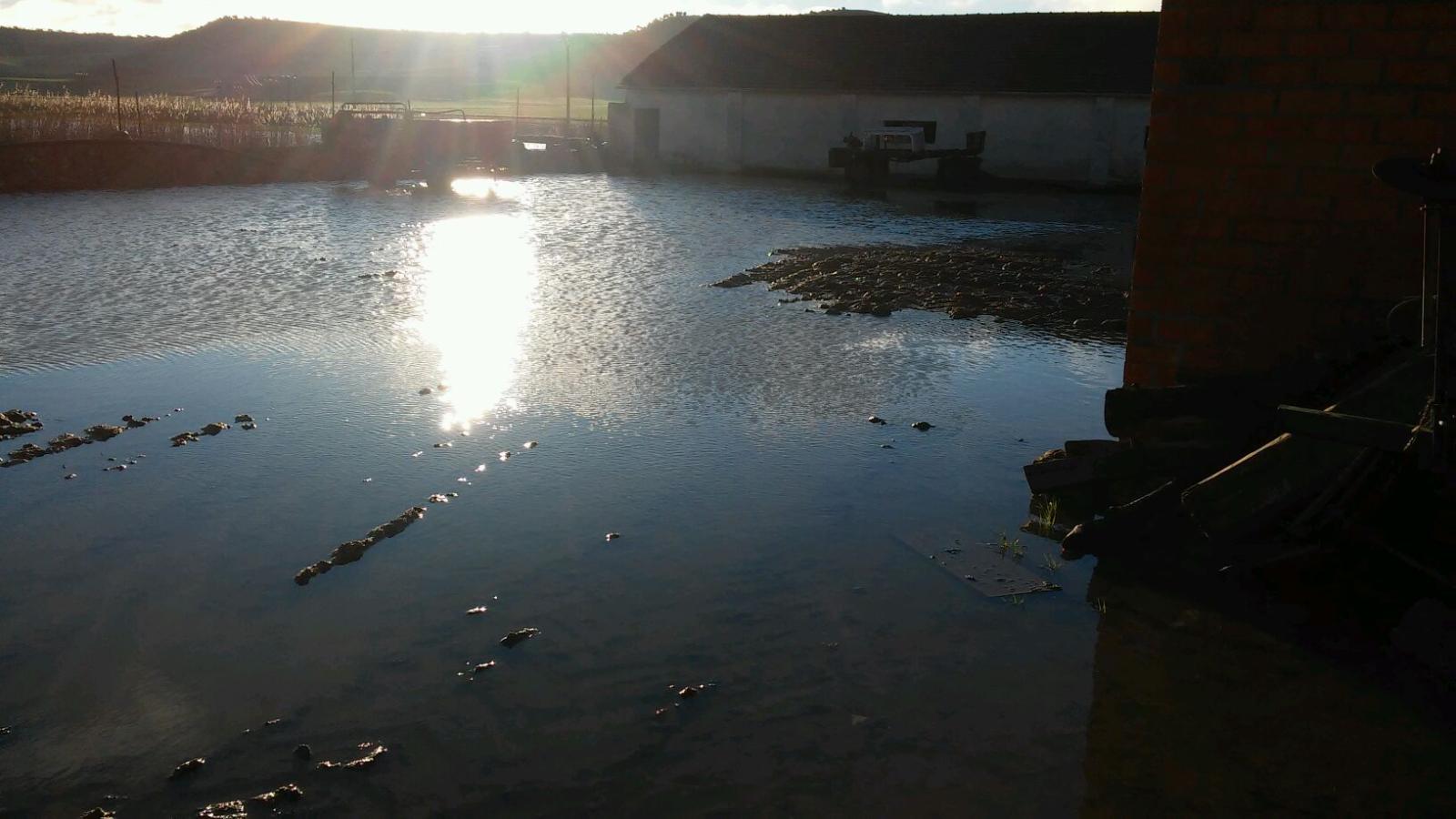 Río Esgueva en Villanueva de los Infantes.