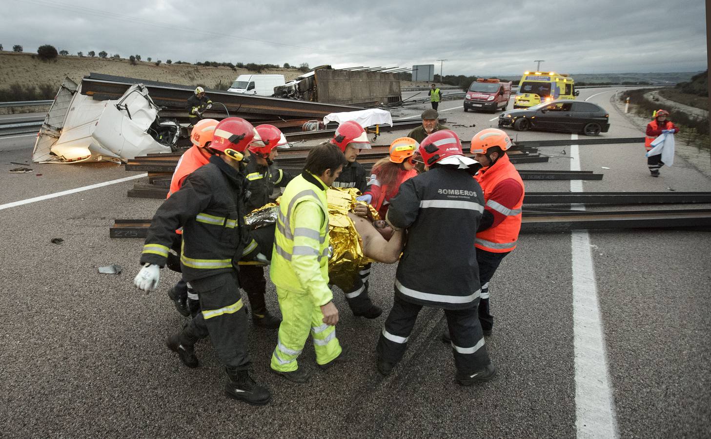 Colisión entre un camión y un turismo en la A-62 en Espeja (Salamanca)