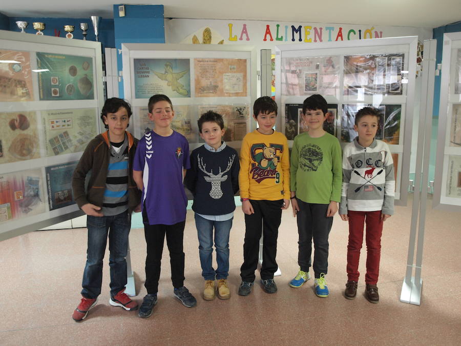 Exposición &#039;Sellos del Mundo&#039; en el CEIP León Felipe