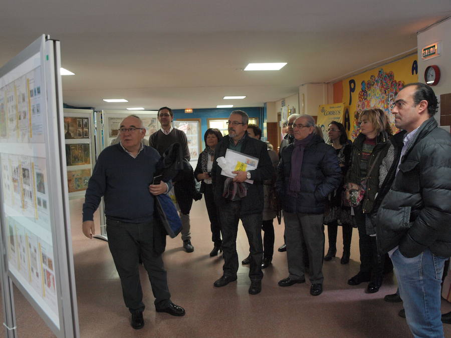 Exposición &#039;Sellos del Mundo&#039; en el CEIP León Felipe