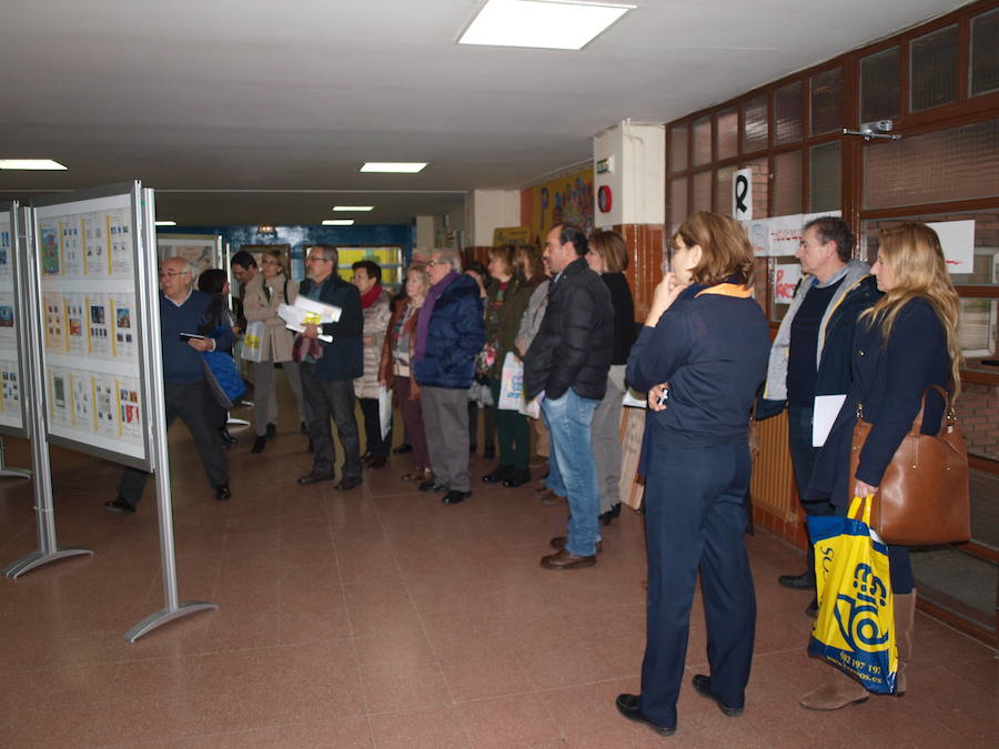 Exposición &#039;Sellos del Mundo&#039; en el CEIP León Felipe