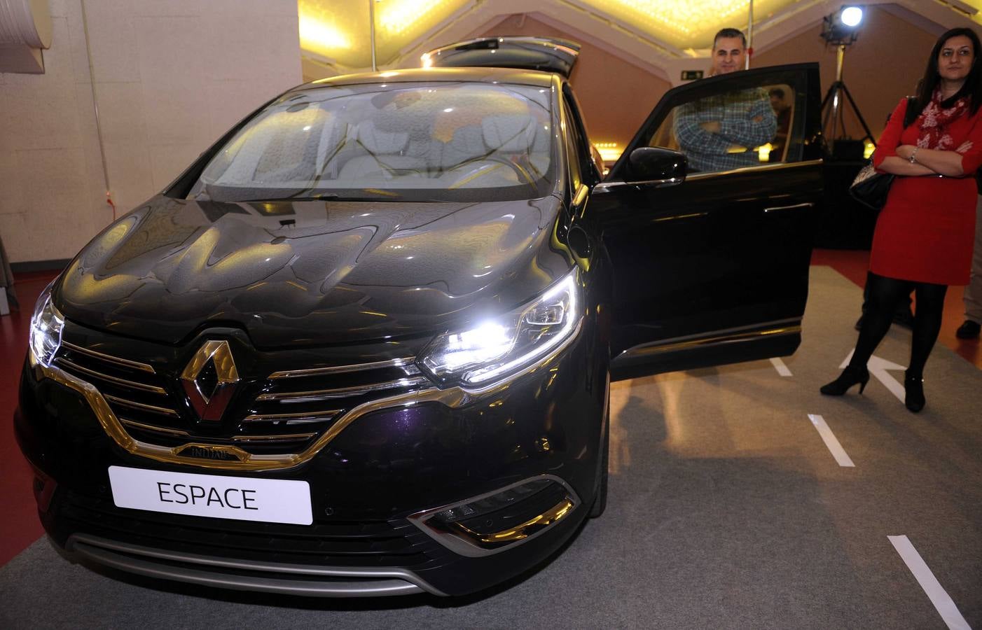 VASA Renault presenta sus nuevos modelos en la Cúpula del Milenio de Valladolid