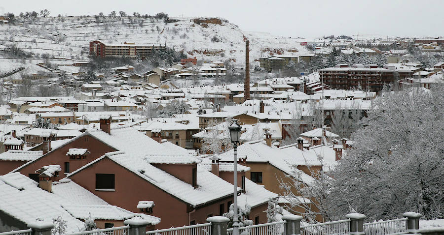 Segovia cubierta por la nieve (1/2)