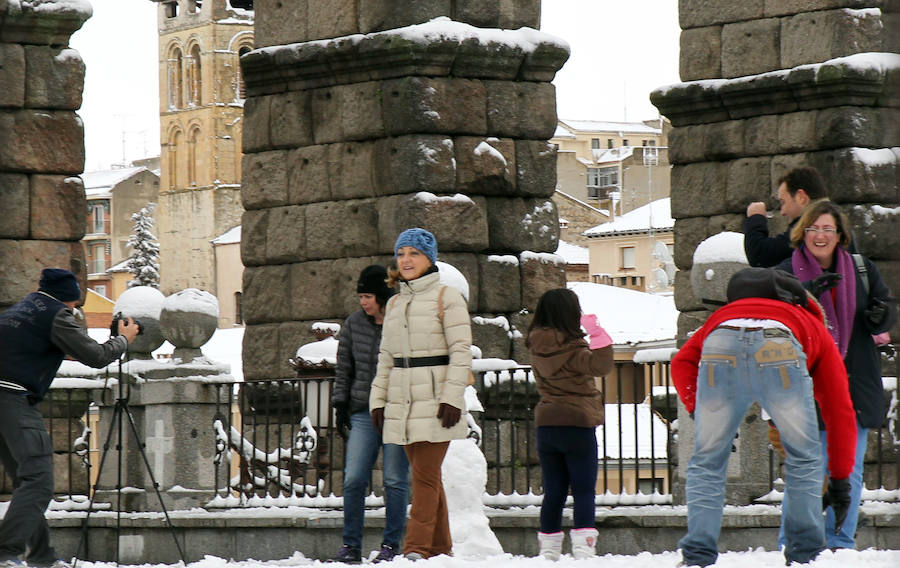 Segovia cubierta por la nieve (1/2)