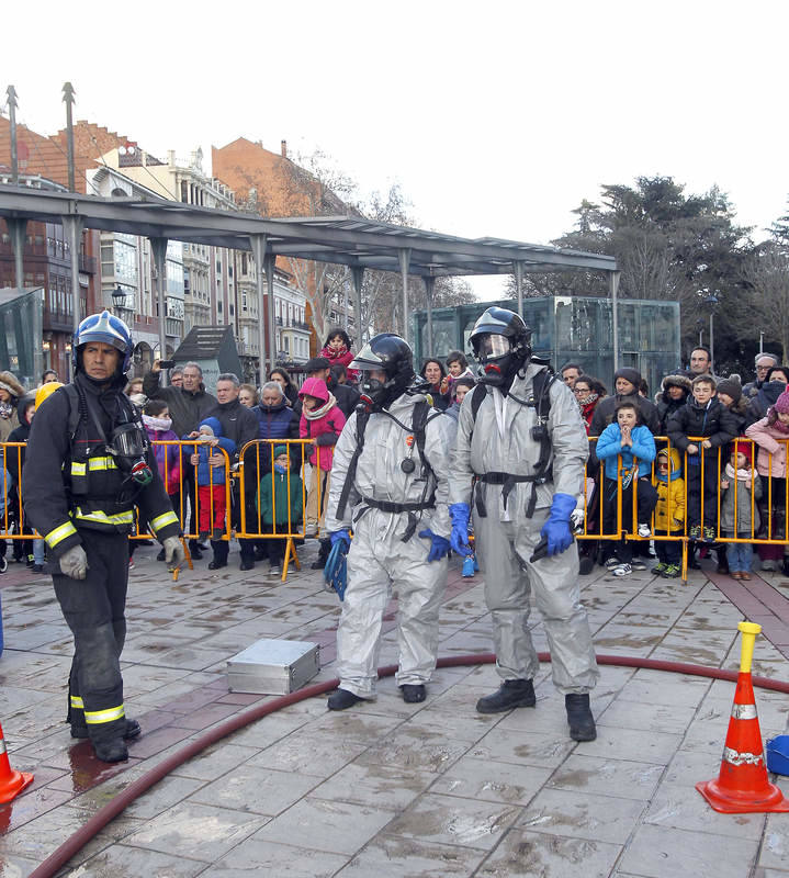 Los Bomberos de Palencia desarrollan un simulacro en el centro de la ciudad