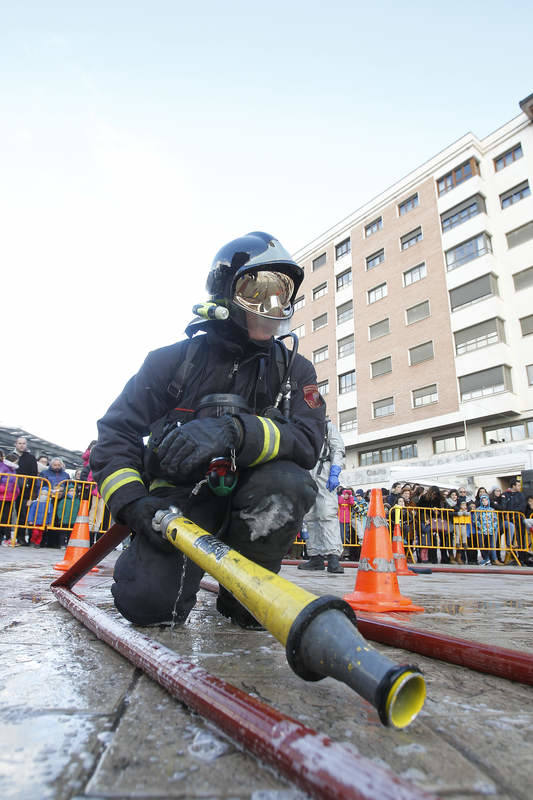 Los Bomberos de Palencia desarrollan un simulacro en el centro de la ciudad