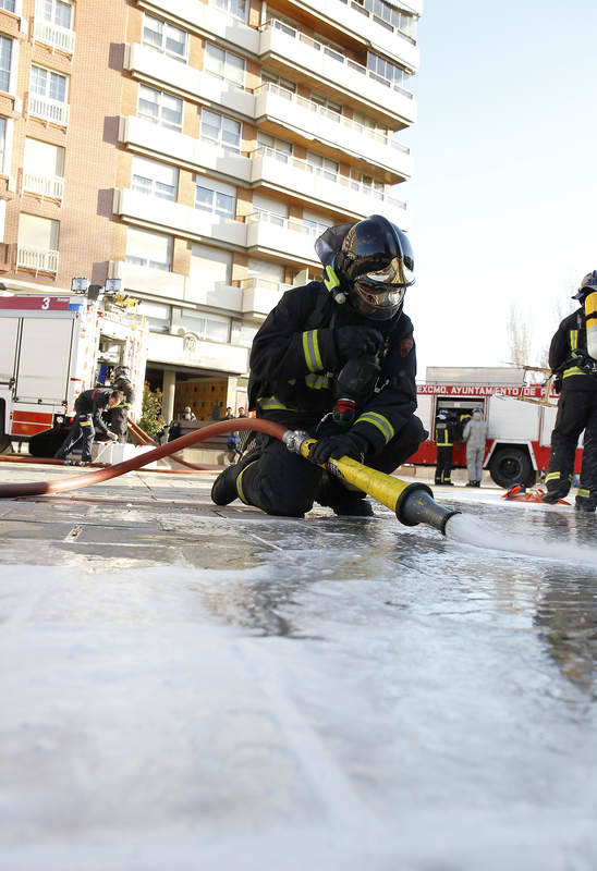 Los Bomberos de Palencia desarrollan un simulacro en el centro de la ciudad