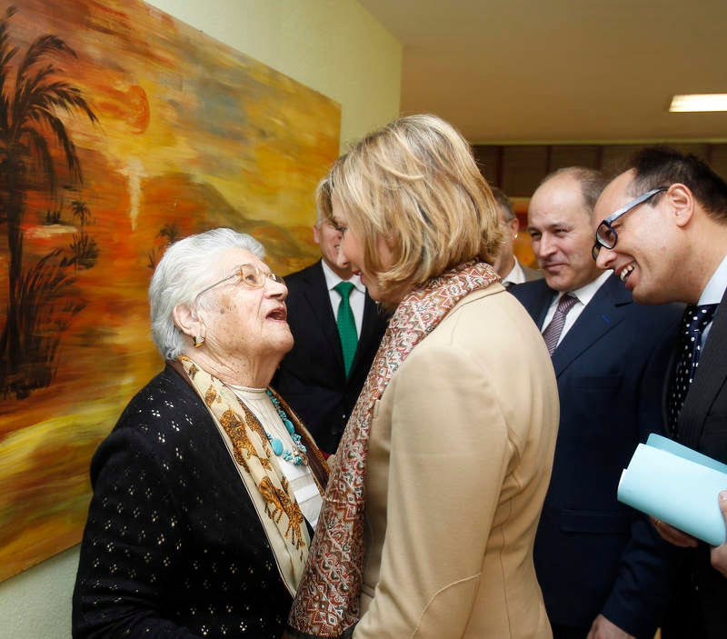 La consejera de Familia e Igualdad de Oportunidades visita la residencia de personas mayores Puente de Hierro de Palencia