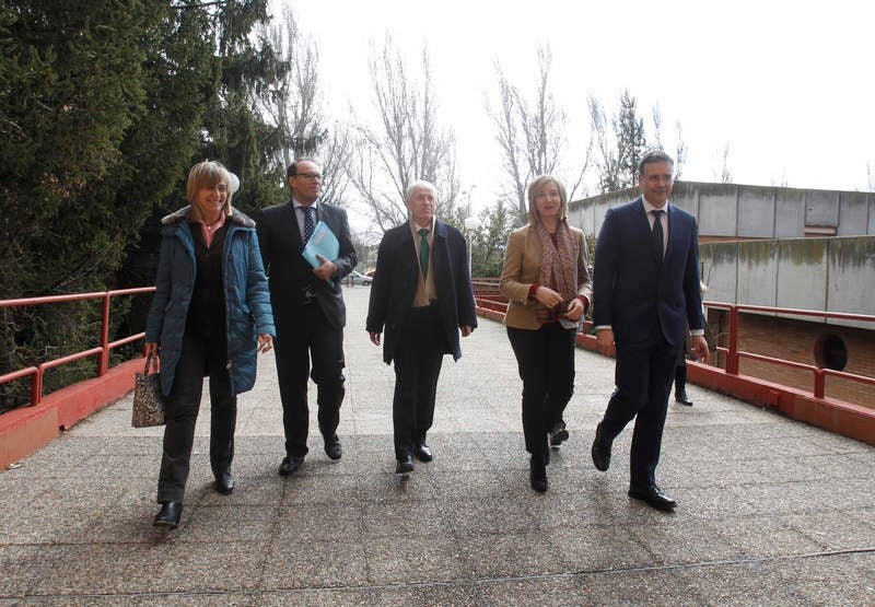 La consejera de Familia e Igualdad de Oportunidades visita la residencia de personas mayores Puente de Hierro de Palencia