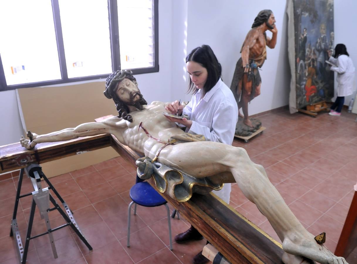 Últimos retoques a las obras de la muestra de Las Edades del Hombre en Toro (Zamora)