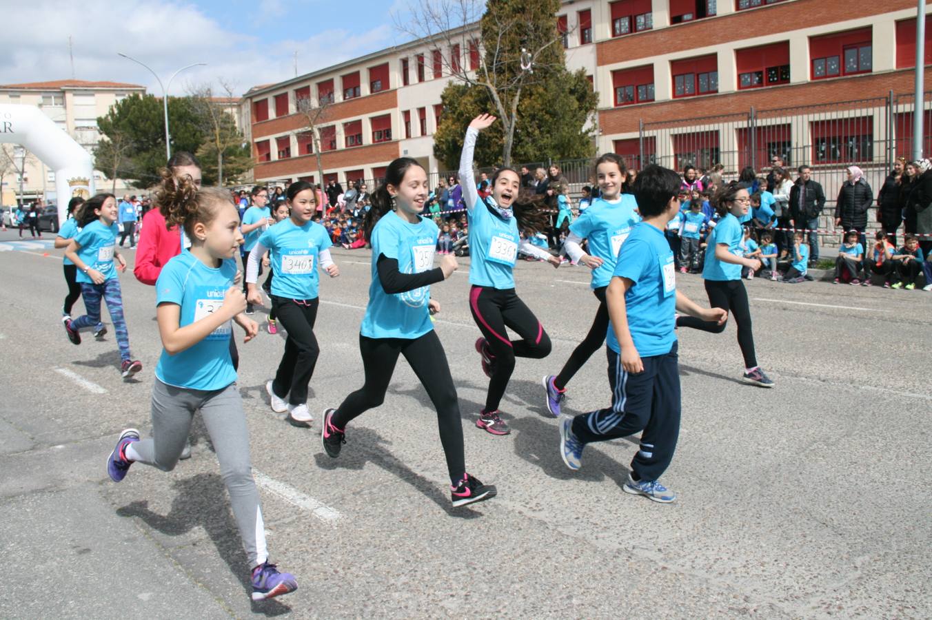 Alumnos del colegio Santa Clara de Cuéllar corren a favor de Unicef