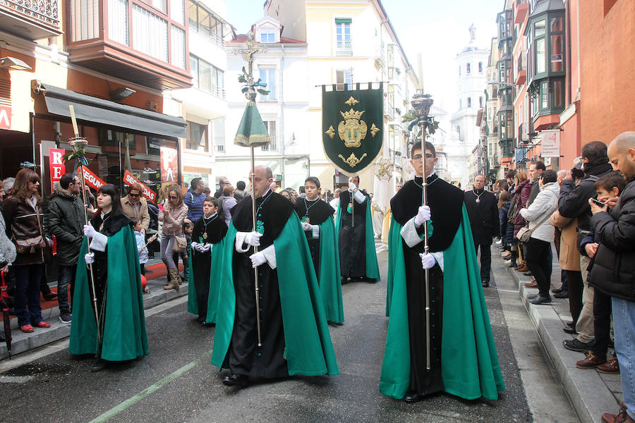Ambiente en las calles de Valladolid durante la Procesión de las Palmas (1/2)