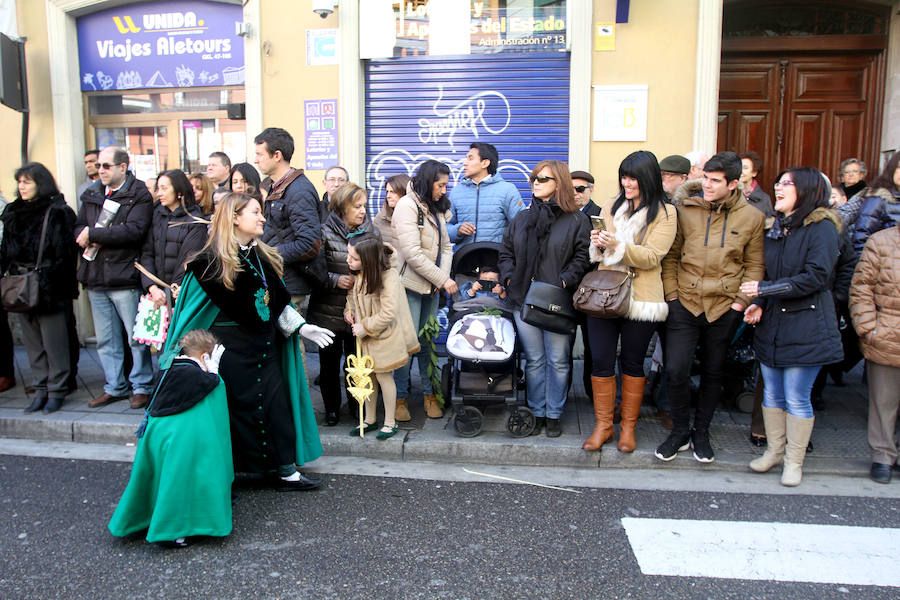 Ambiente en las calles de Valladolid durante la Procesión de las Palmas (1/2)