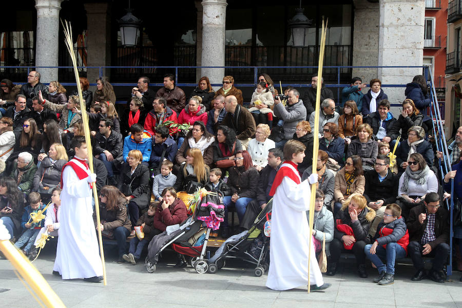 Ambiente en las calles de Valladolid durante la Procesión de las Palmas (1/2)