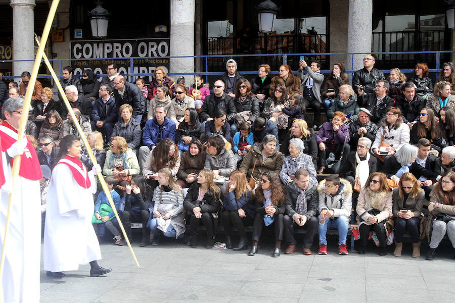 Ambiente en las calles de Valladolid durante la Procesión de las Palmas (1/2)