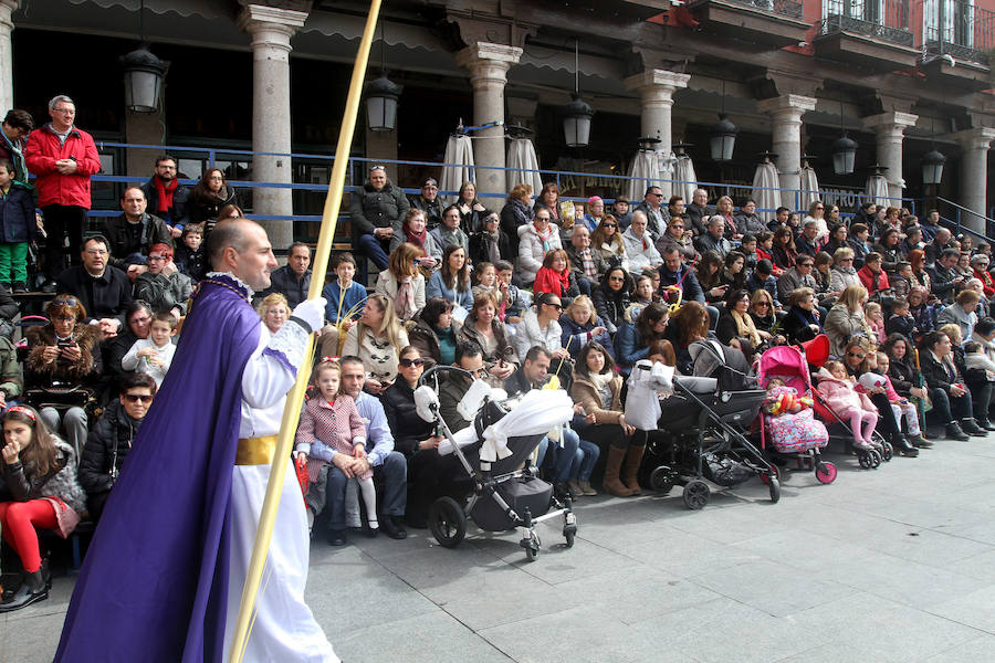 Ambiente en las calles de Valladolid durante la Procesión de las Palmas (1/2)