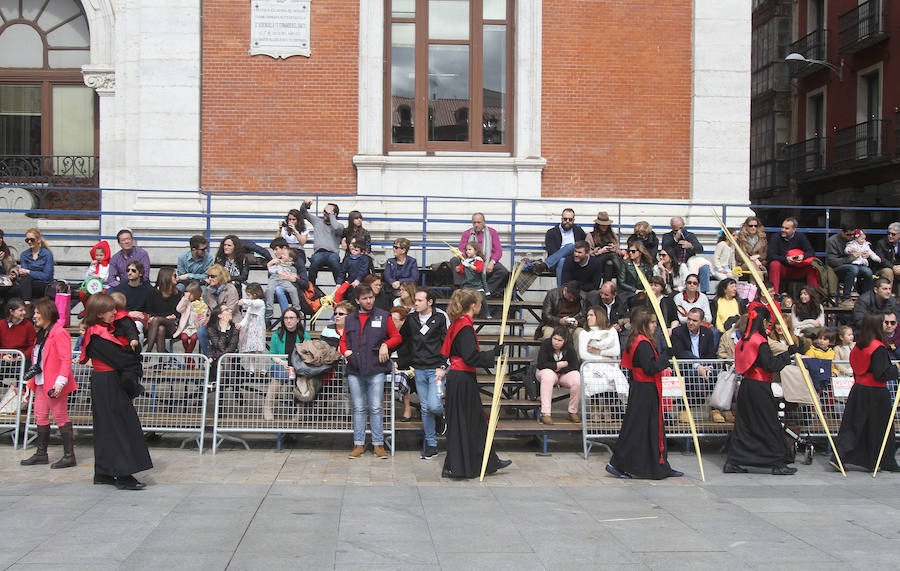Ambiente en las calles de Valladolid durante la Procesión de las Palmas (1/2)
