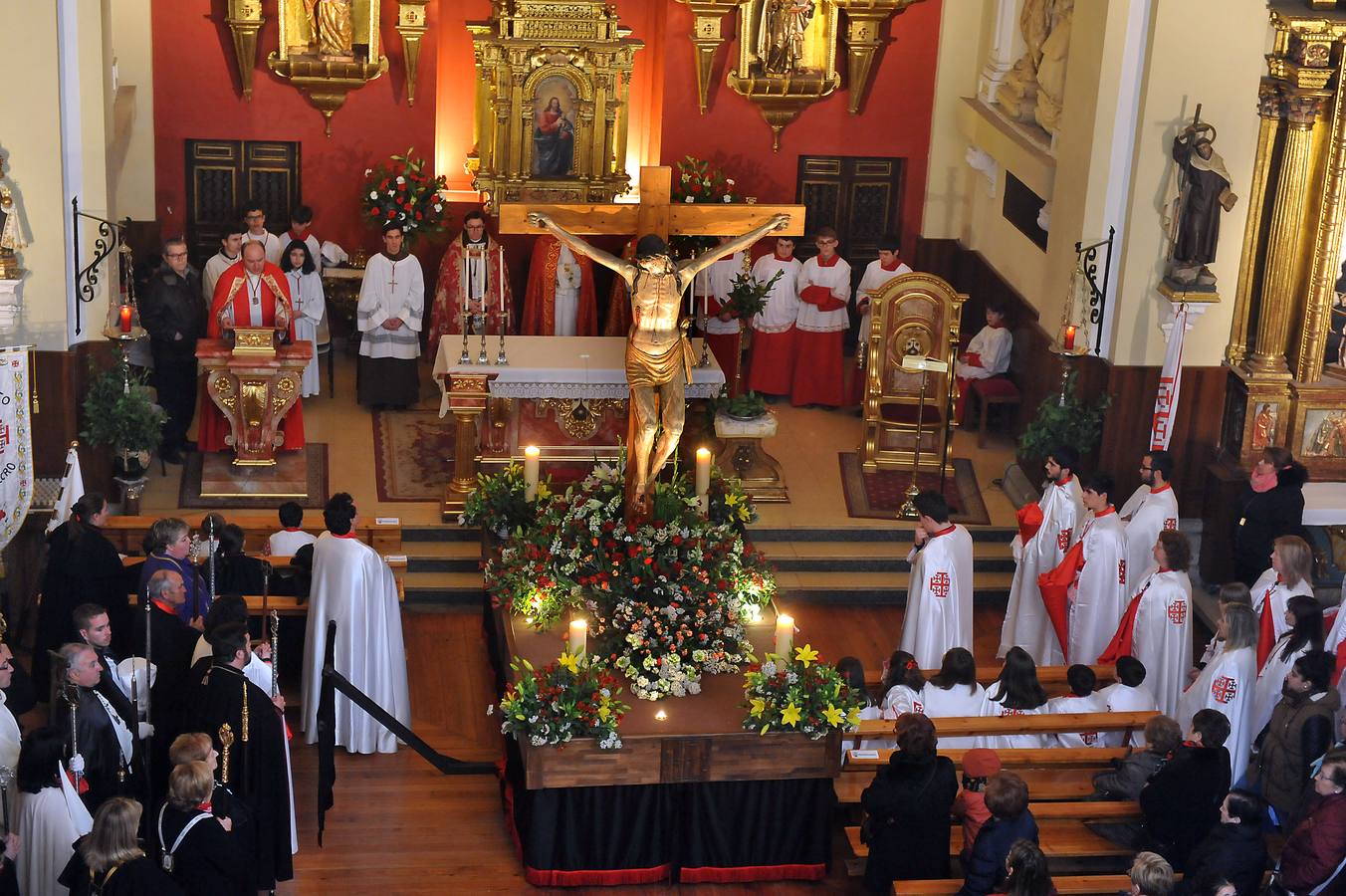 La lluvia suspende la Peregrinación del Santísimo Cristo del Amor y la meditación de las Siete Palabras en Medina del Campo (Valladolid)
