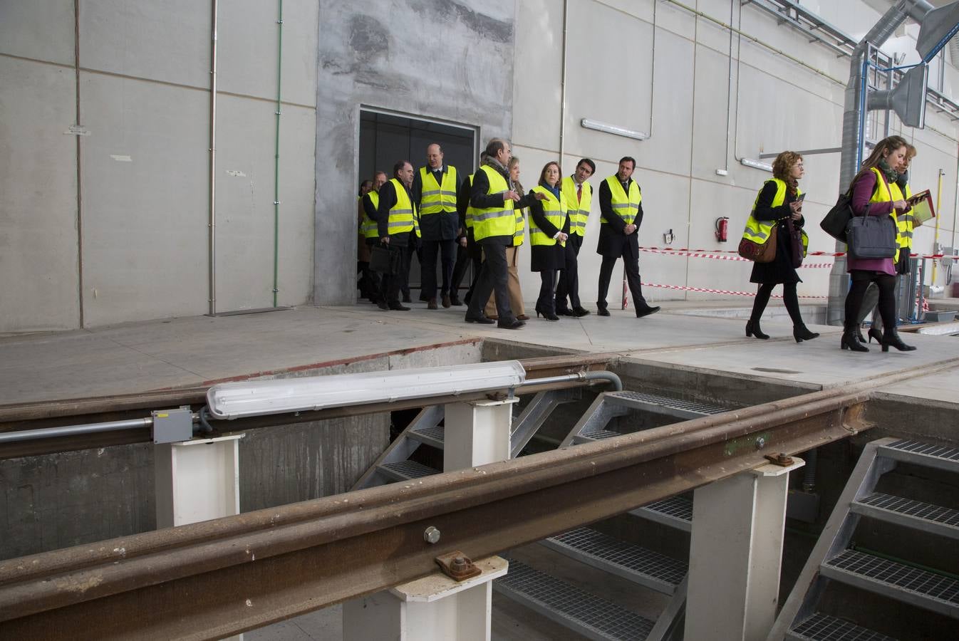 La ministra de Fomento visita los nuevos talleres de Renfe en Valladolid