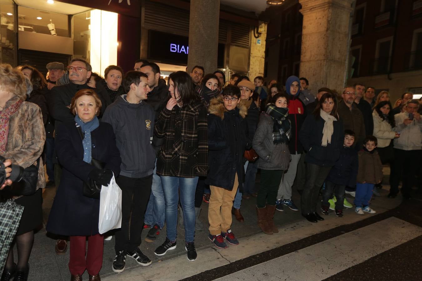 Si estuviste en la Procesión del Rosario del Dolor, búscate en la fotos (1/2)