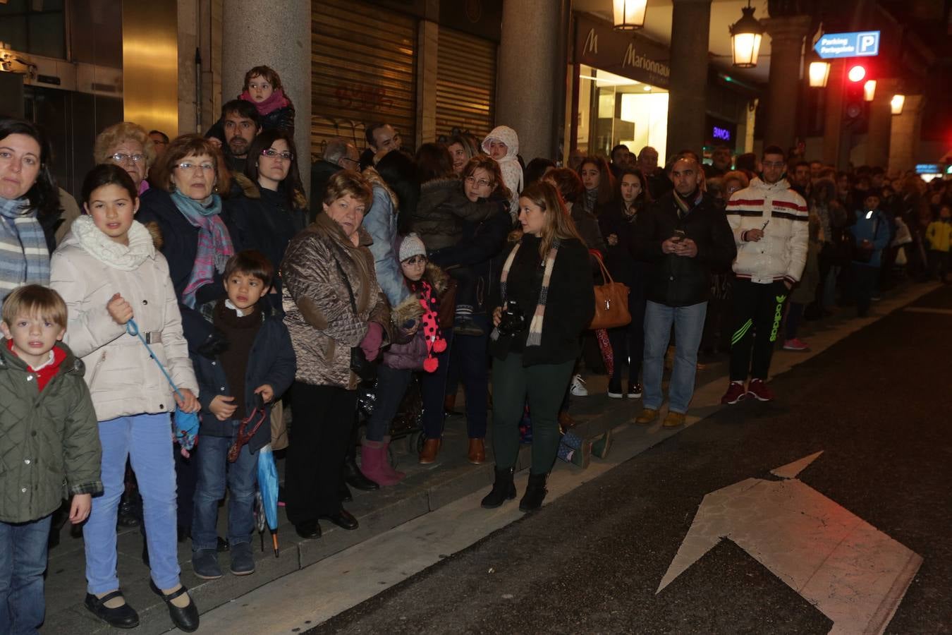 Si estuviste en la Procesión del Rosario del Dolor, búscate en la fotos (1/2)