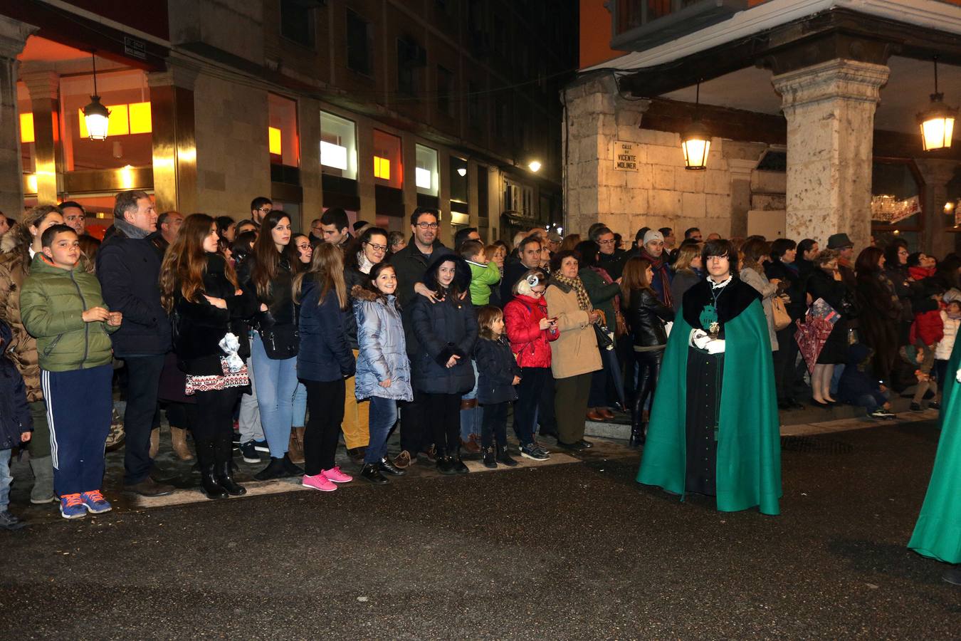 Si estuviste en la Procesión del Rosario del Dolor, búscate en la fotos (1/2)