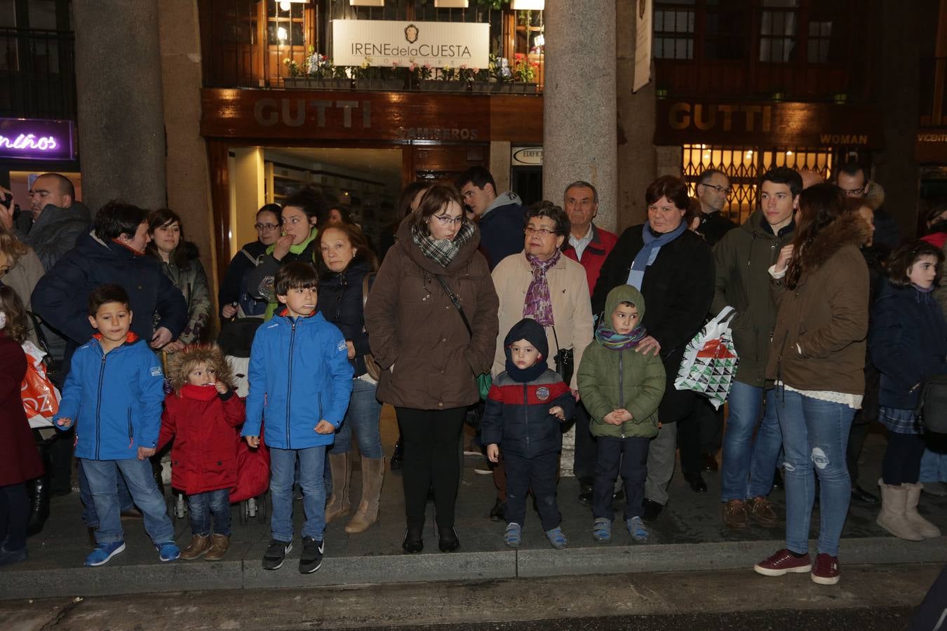 Si estuviste en la Procesión del Rosario del Dolor, búscate en la fotos (1/2)