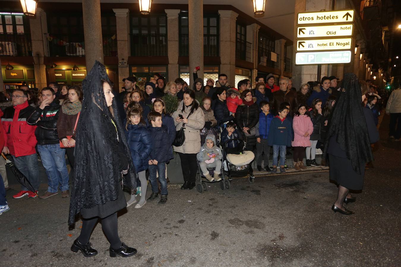 Si estuviste en la Procesión del Rosario del Dolor, búscate en la fotos (1/2)
