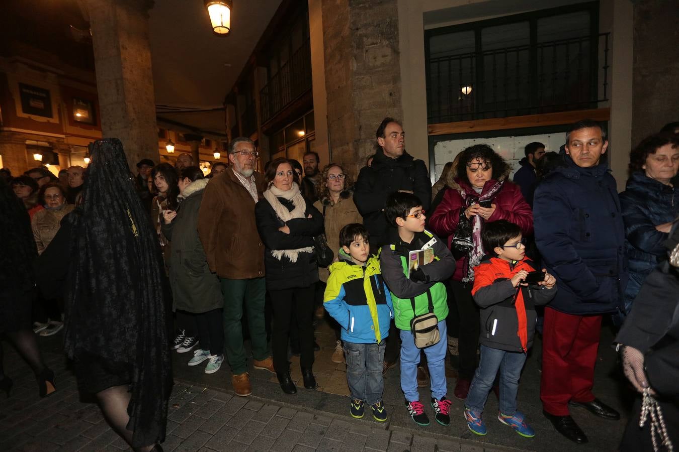 Si estuviste en la Procesión del Rosario del Dolor, búscate en la fotos (1/2)