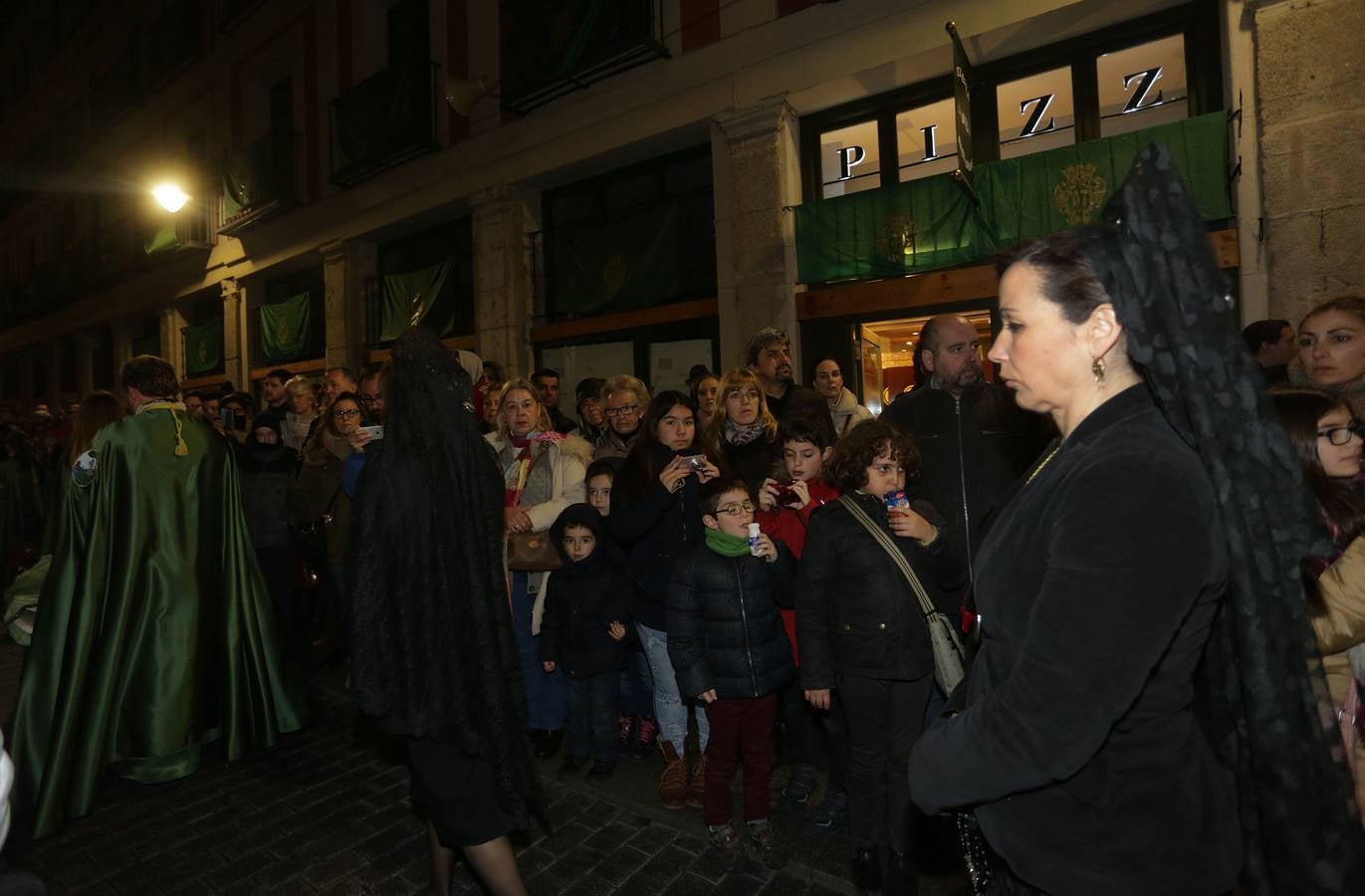 Si estuviste en la Procesión del Rosario del Dolor, búscate en la fotos (2/2)