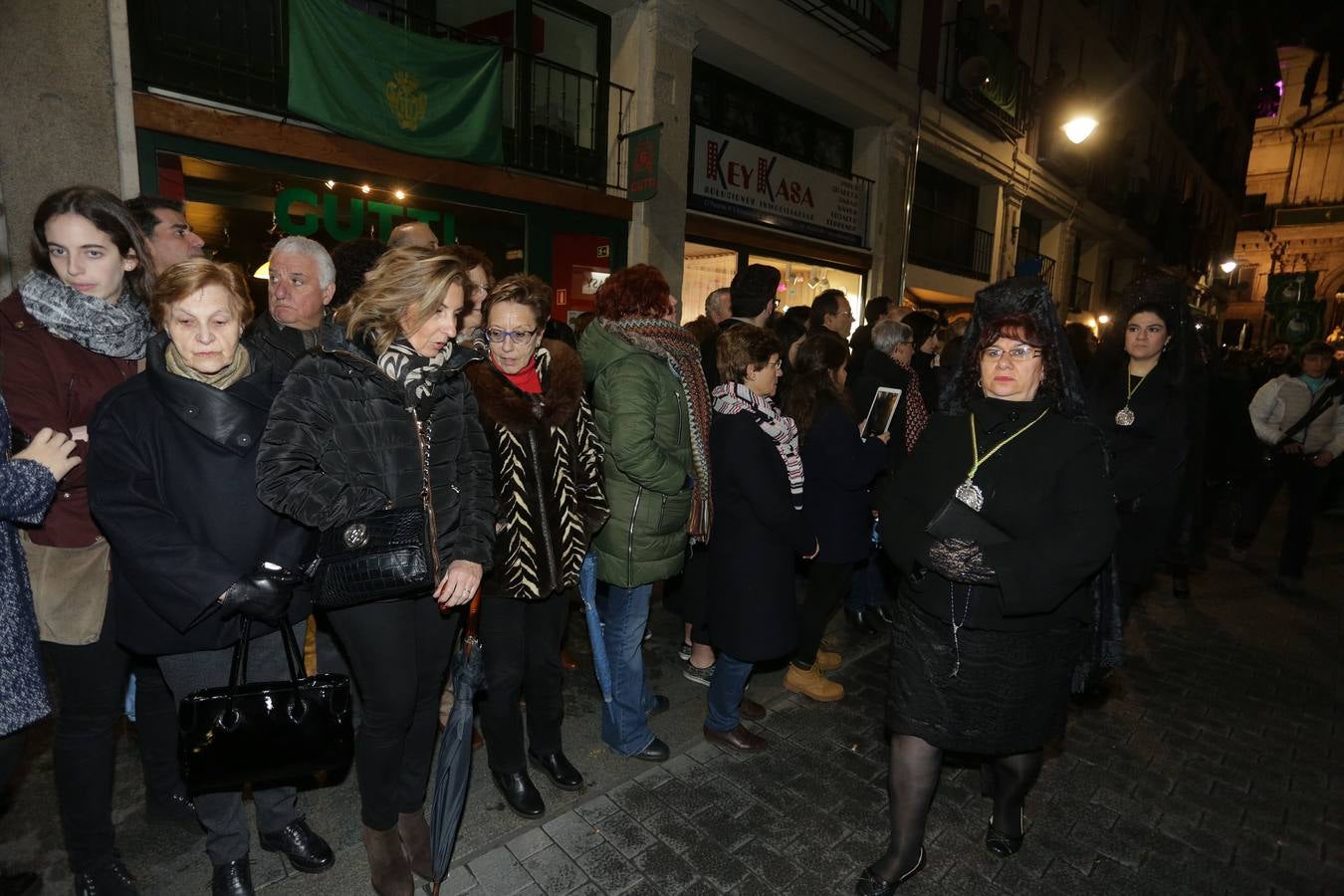 Si estuviste en la Procesión del Rosario del Dolor, búscate en la fotos (2/2)