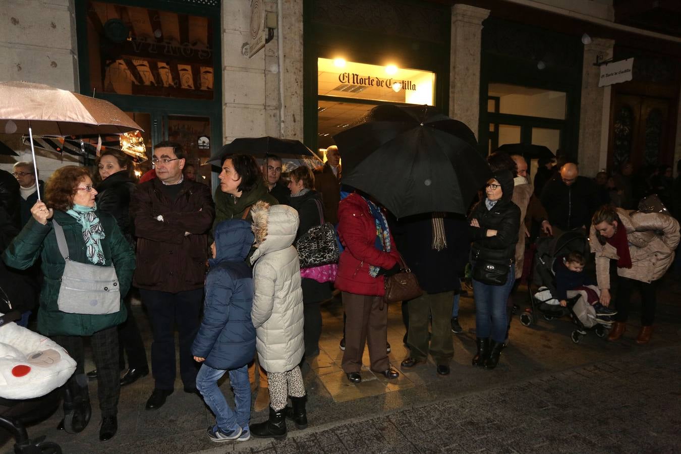 Si estuviste en la Procesión del Rosario del Dolor, búscate en la fotos (2/2)