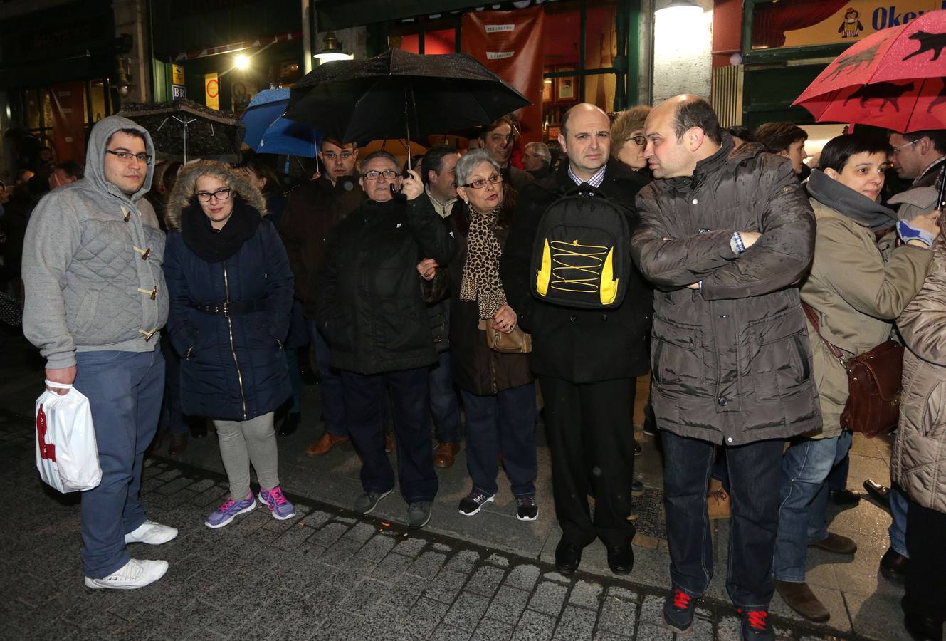 Si estuviste en la Procesión del Rosario del Dolor, búscate en la fotos (2/2)