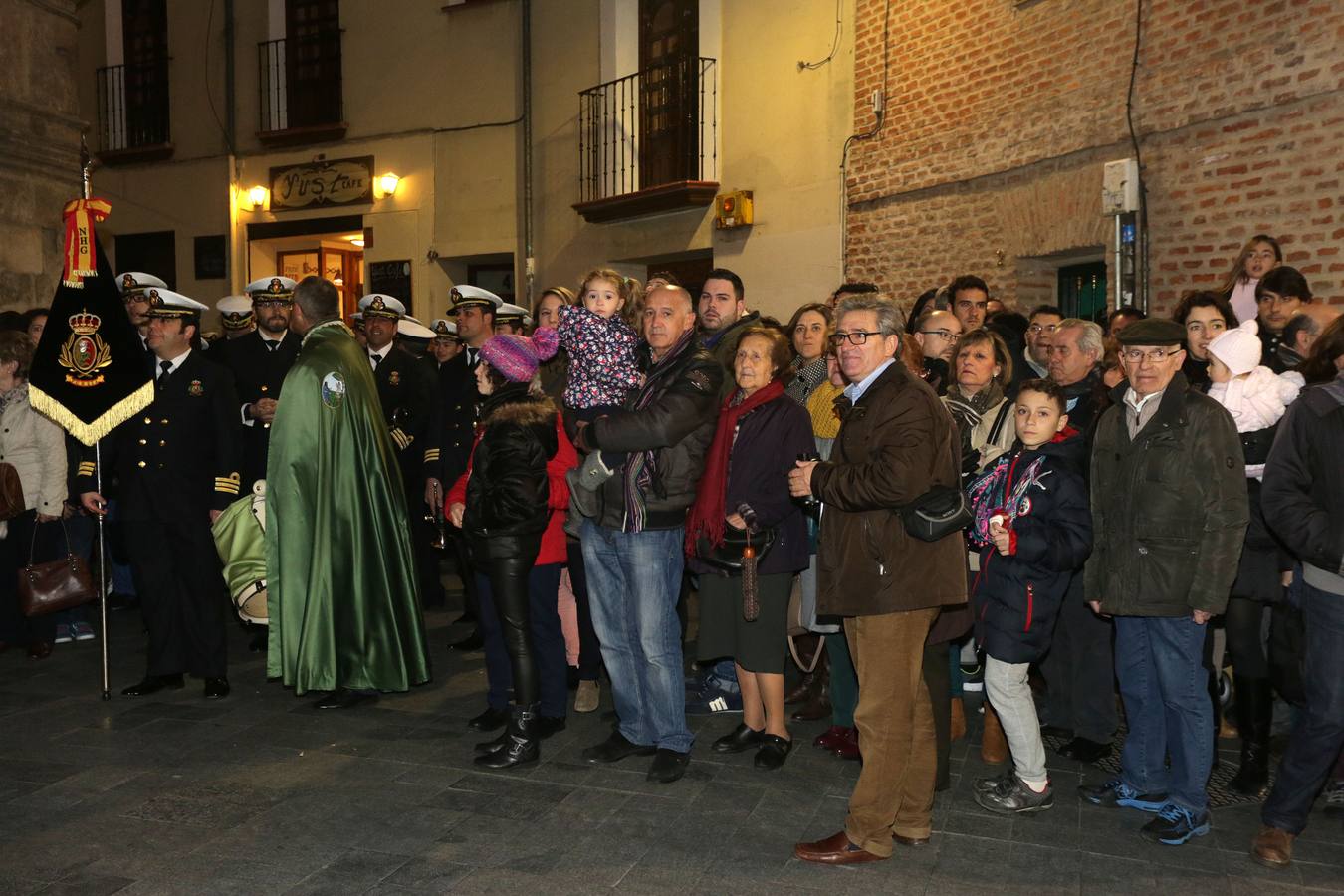 Si estuviste en la Procesión del Rosario del Dolor, búscate en la fotos (2/2)