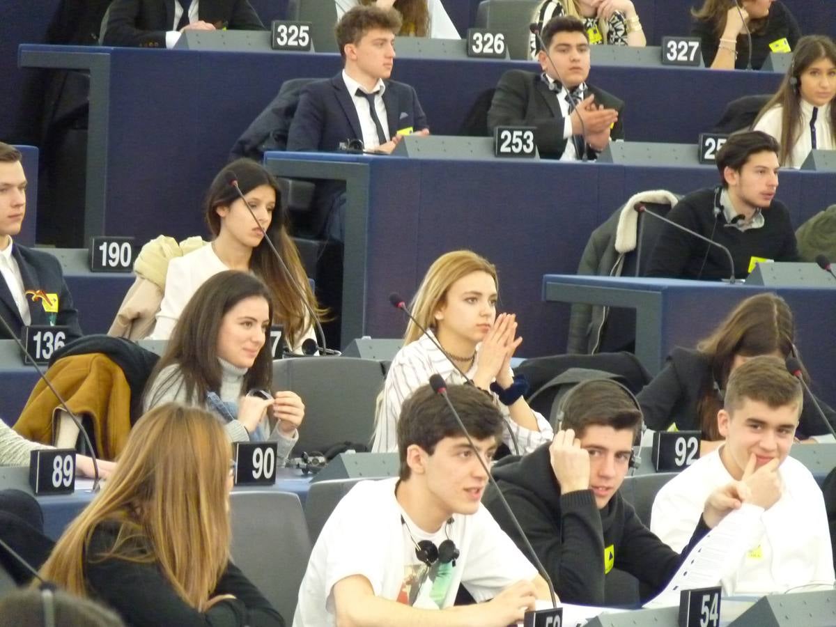 Alumnos del IES Pinar de la Rubia participan en el encuentro Euroscola en Estrasburgo