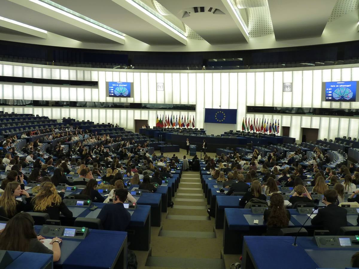 Alumnos del IES Pinar de la Rubia participan en el encuentro Euroscola en Estrasburgo