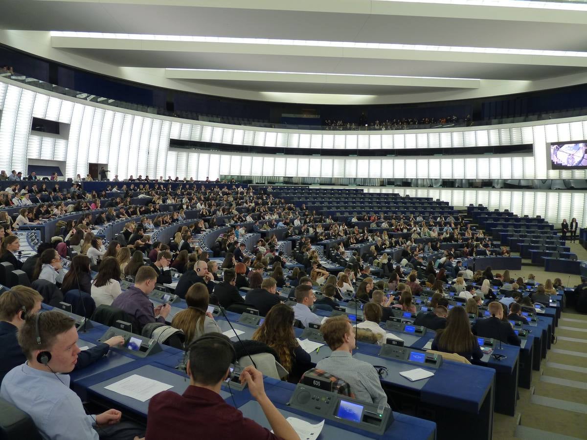 Alumnos del IES Pinar de la Rubia participan en el encuentro Euroscola en Estrasburgo