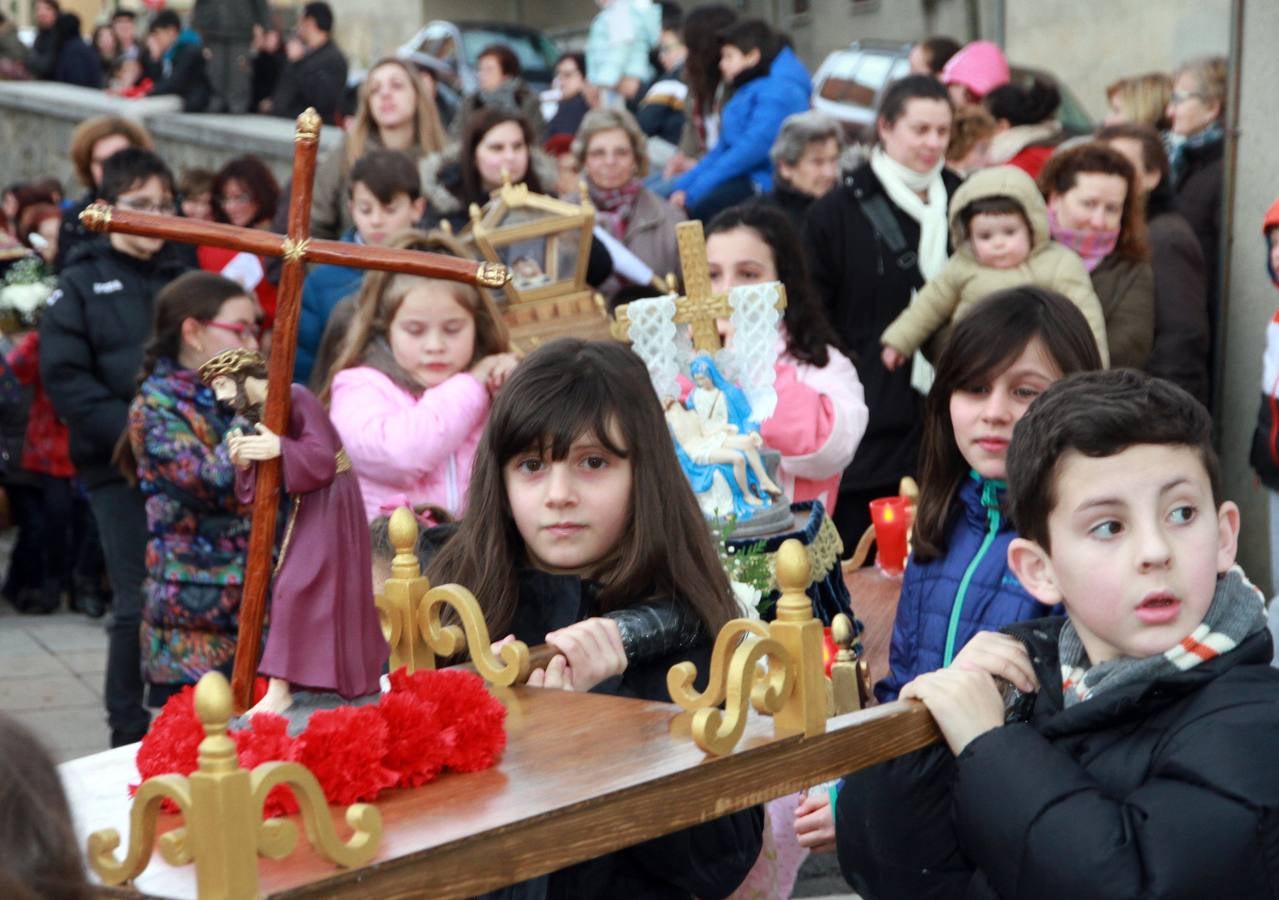 Procesión de la Pasión de Jesucristo por los niños del barrio de  San José de Segovia