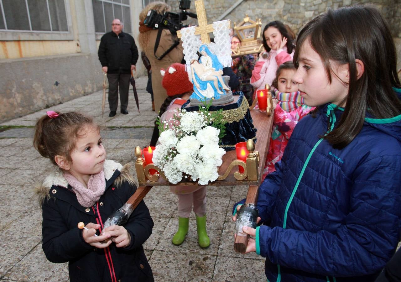 Procesión de la Pasión de Jesucristo por los niños del barrio de  San José de Segovia