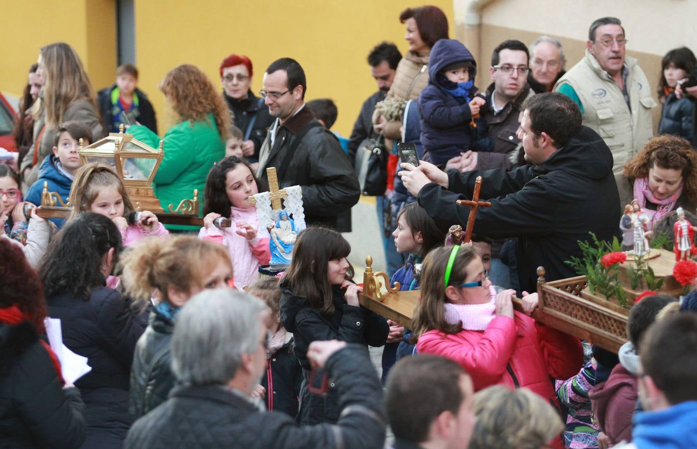 Procesión de la Pasión de Jesucristo por los niños del barrio de  San José de Segovia