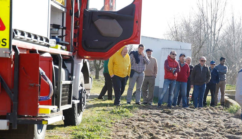 Fallecen dos personas al caer el coche en el que viajaban a una balsa en Dueñas (Palencia)