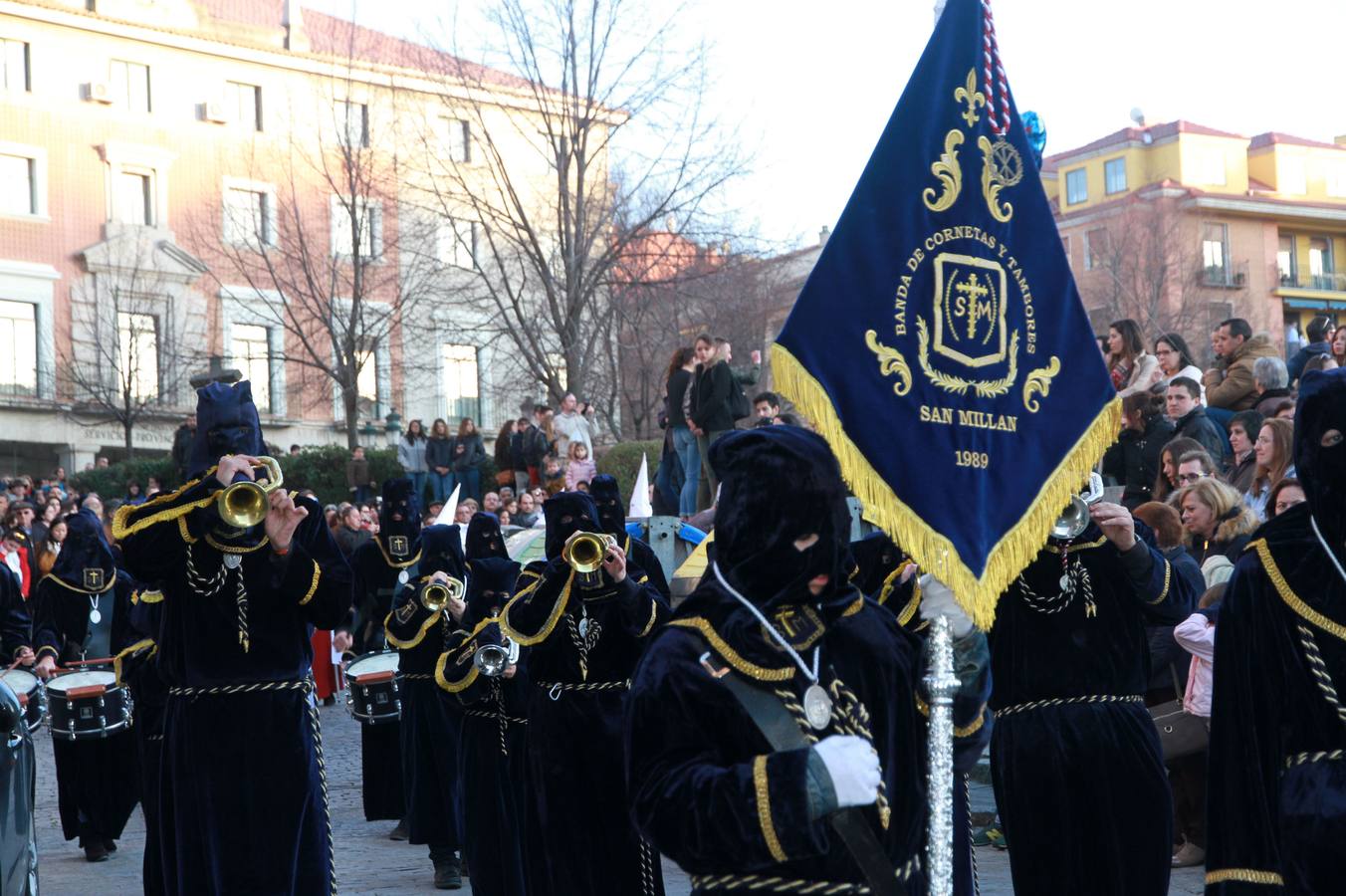 Procesión de Nuestra Señora de la Soledad al Pie de la Cruz y del Santísimo Cristo en su Última Palabra en Segovia